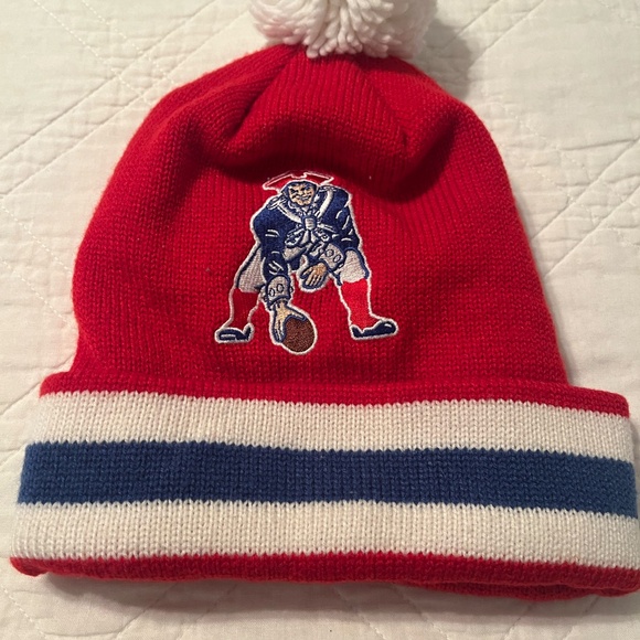 Bundle Mitchell & Ness New England Patriots Knit Pom Pom Hat & Licensed Purse - Picture 4 of 11